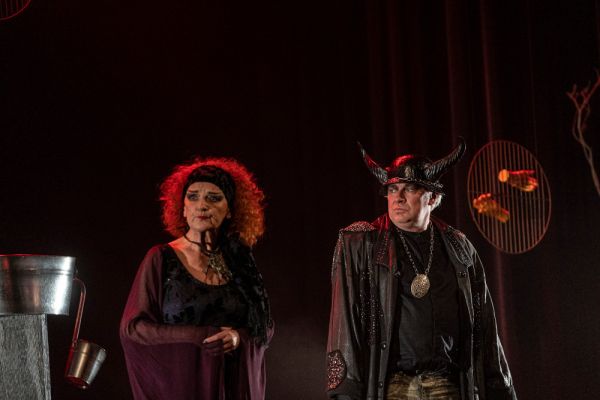 heksy-z-holdy-foto-135B306D78-4CF7-8B80-FD1E-73D741520DD9.jpg