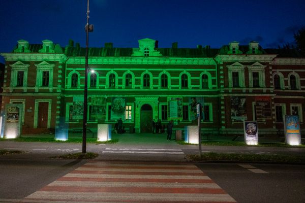 heksy-z-holdy-foto-2131EB3C57-4A60-6742-3EBC-3D80A4E1A89B.jpg